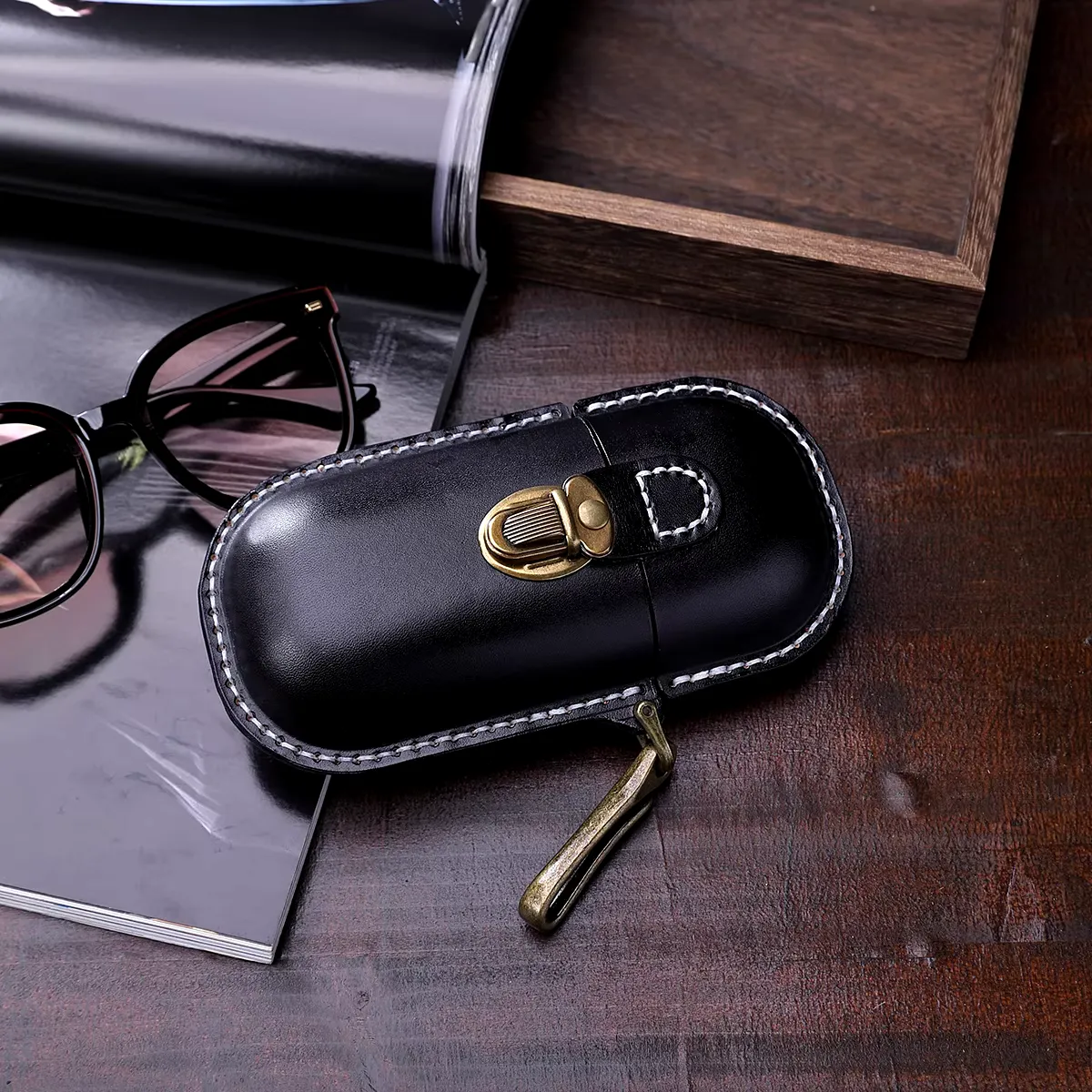 Black Cowhide Leather Eyewear Organizer with Hook - Stylish