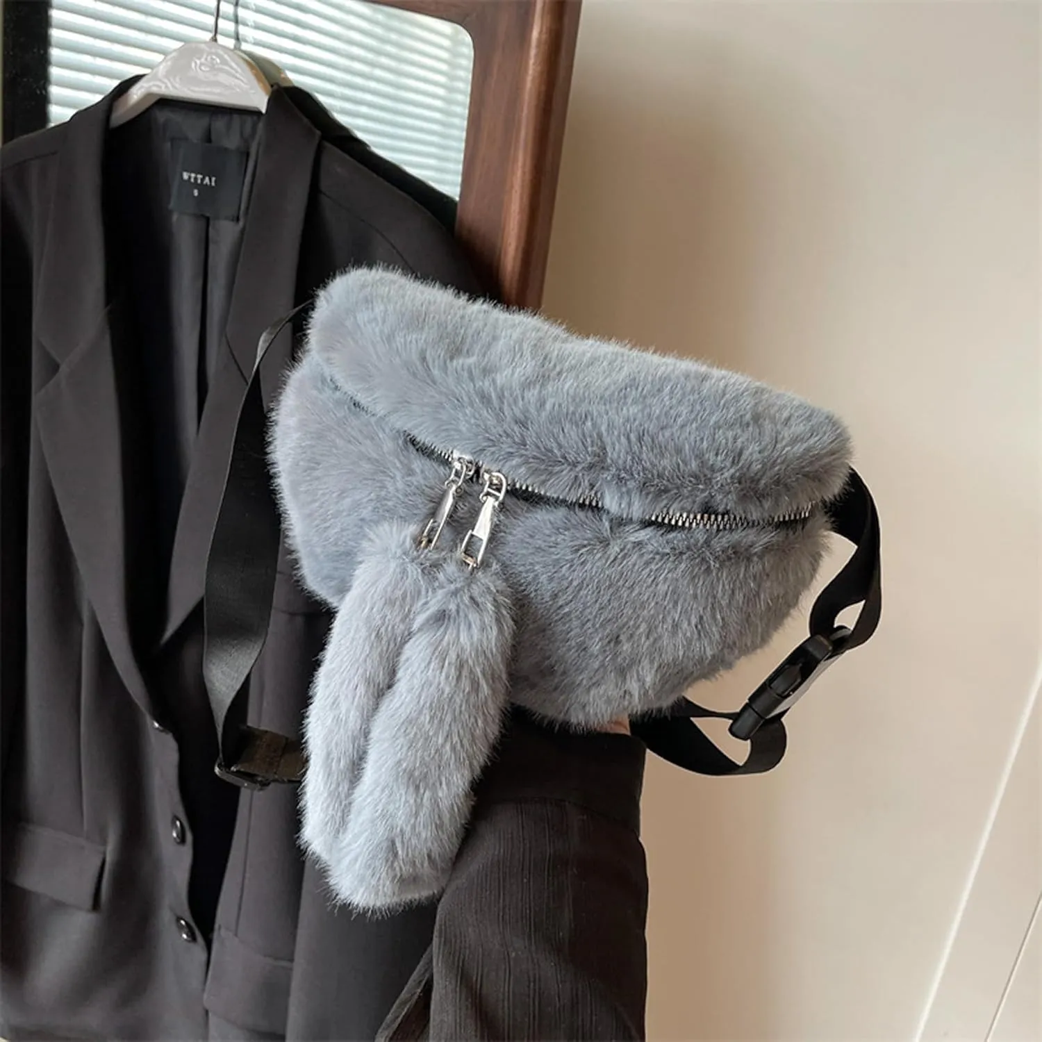 Fuzzy Fanny Pack for Women Faux Fur Belt Bum Bag with Adjustable Strap Waist Pouch Casual Crossbody Purse for Travel