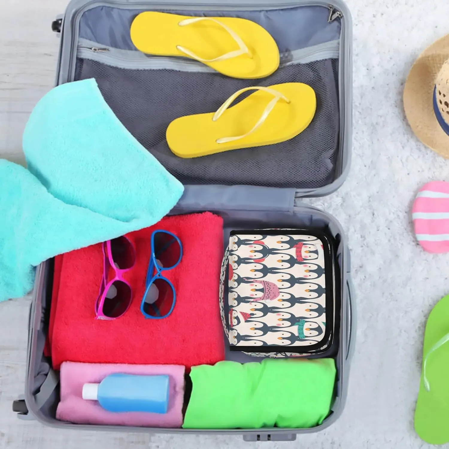 Penguin Pattern Hanging Toiletry Bag Waterproof Makeup Cosmetic Bag Travel Bag Organizer for Accessories Shampoo Full Sized Container Travel-Essentials Toiletry Bag